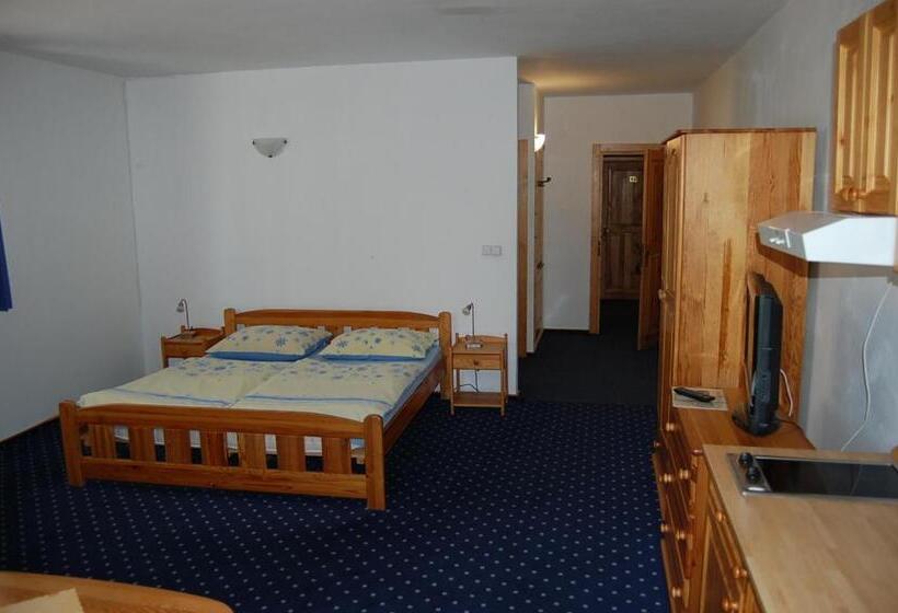 リゾートホテル Penzión Teniscentrum