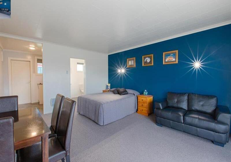 Aaa Thames Court Motel