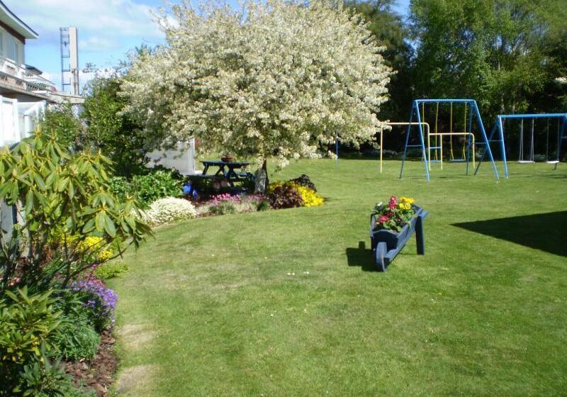 Aaa Thames Court Motel