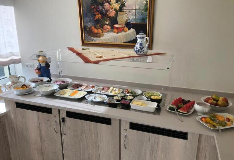 Adelheid Hotel Garni