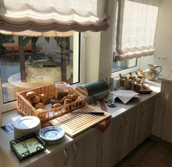 Adelheid Hotel Garni