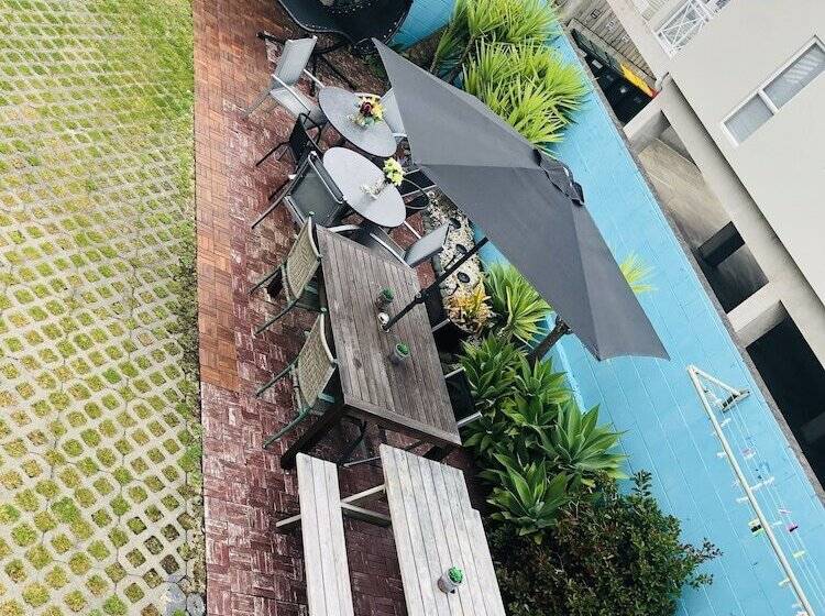 فندق على الطريق Albert Number 6