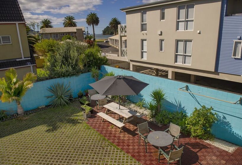 فندق على الطريق Albert Number 6