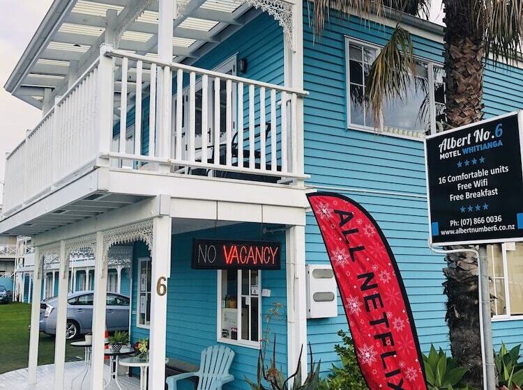 فندق على الطريق Albert Number 6