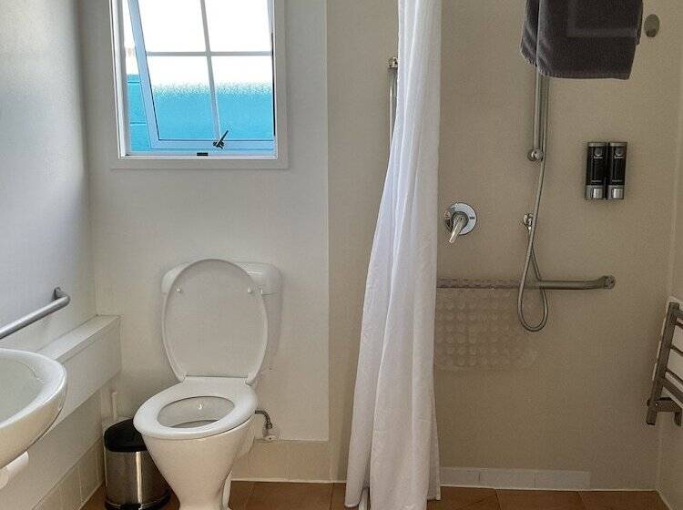 فندق على الطريق Albert Number 6