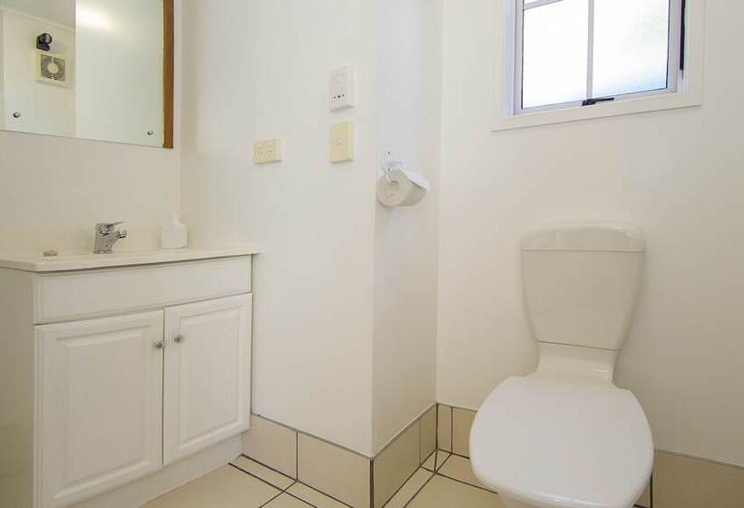 فندق على الطريق Albert Number 6