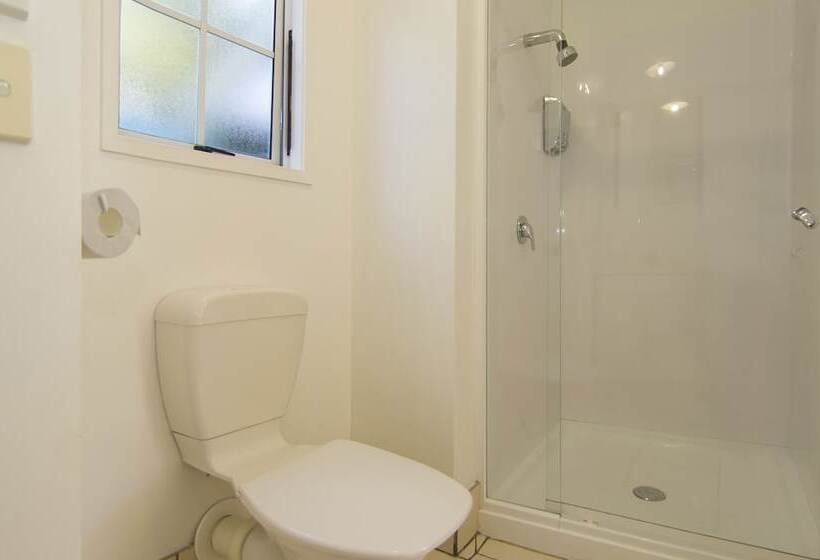 فندق على الطريق Albert Number 6