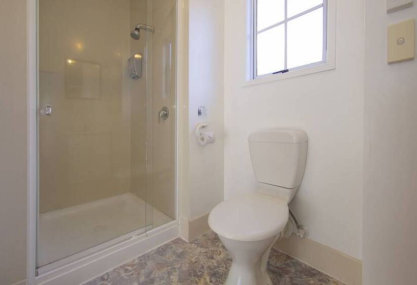 فندق على الطريق Albert Number 6