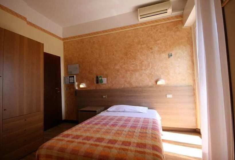 Отель Albergo Centopini