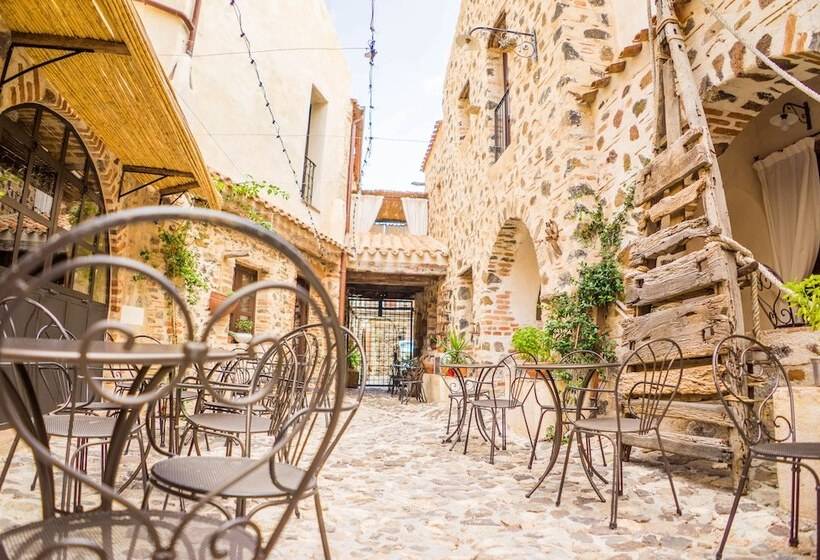 Hotel Albergo Diffuso Mannois