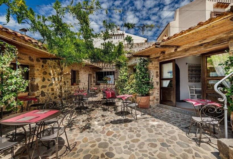 Hotel Albergo Diffuso Mannois