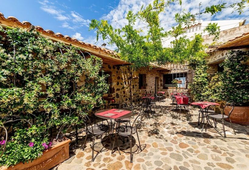 Hotel Albergo Diffuso Mannois