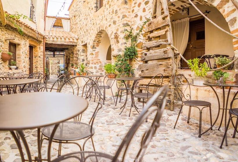 Hotel Albergo Diffuso Mannois