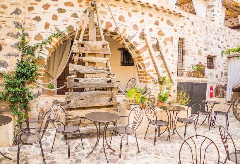 Hotel Albergo Diffuso Mannois