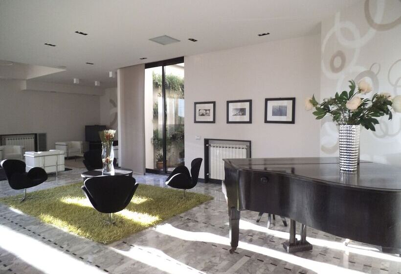 호텔 Ariston & Apartments