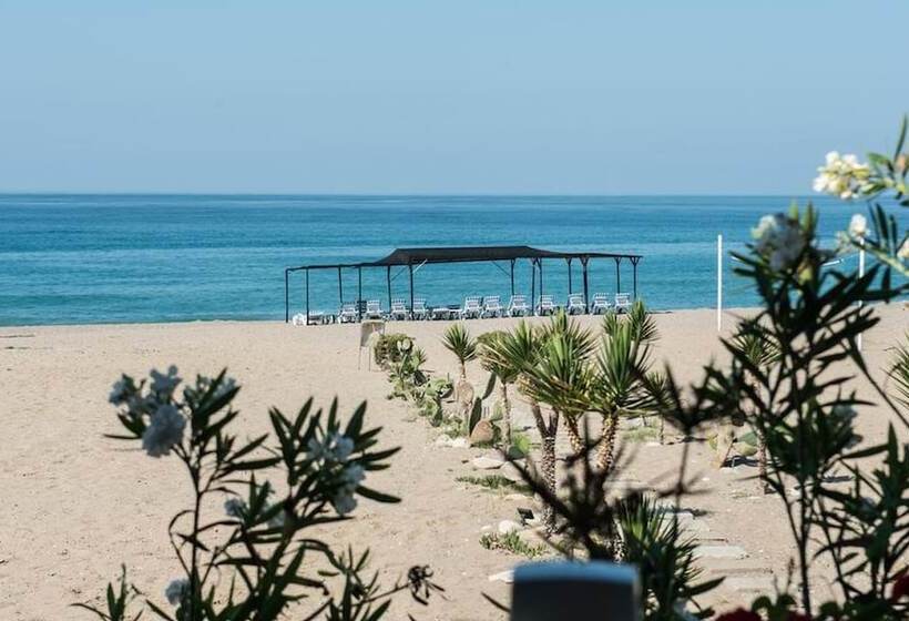 Отель As Queen Beach