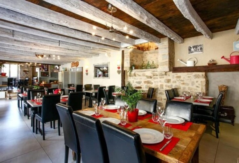 فندق Logis Auberge De La Fontaine