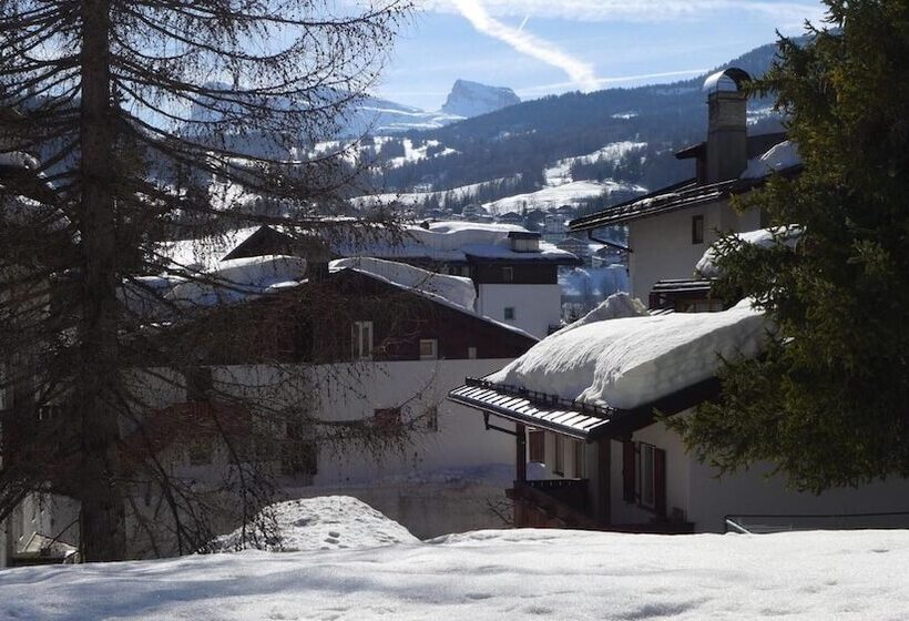 Отель Bellaria Cortina D Ampezzo