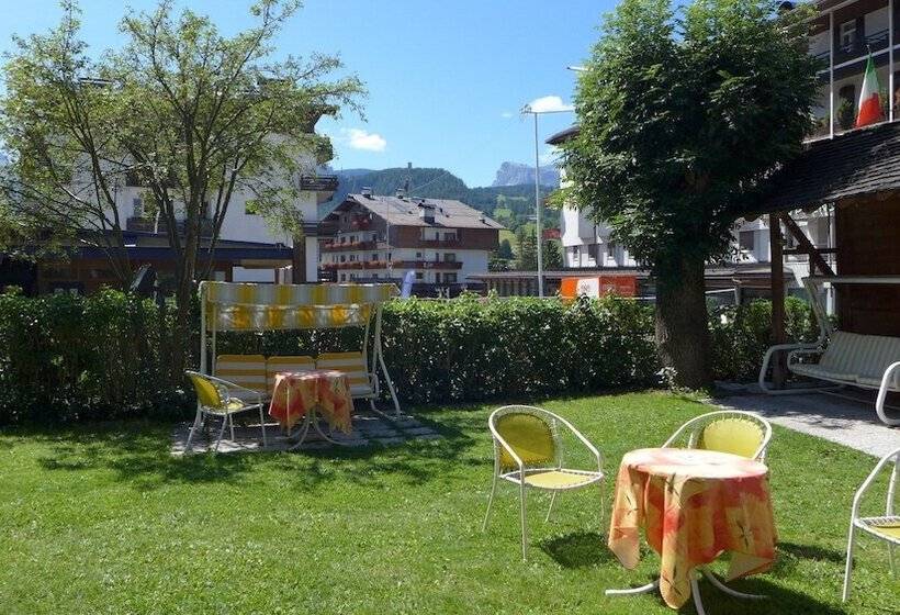 Отель Bellaria Cortina D Ampezzo