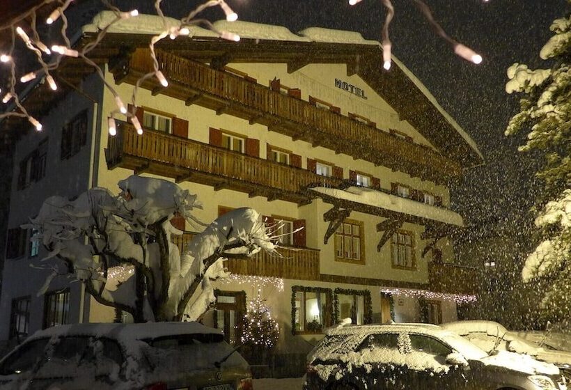 Отель Bellaria Cortina D Ampezzo