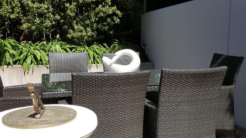 هتل Bluestone On George