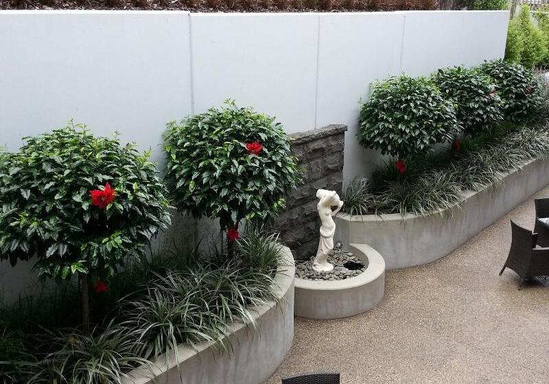 هتل Bluestone On George