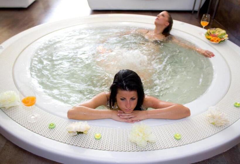 בית מלון כפרי Borgo San Faustino Country Relais And Spa