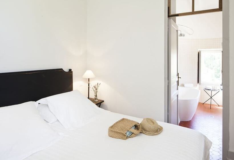 فندق Château Les Carrasses