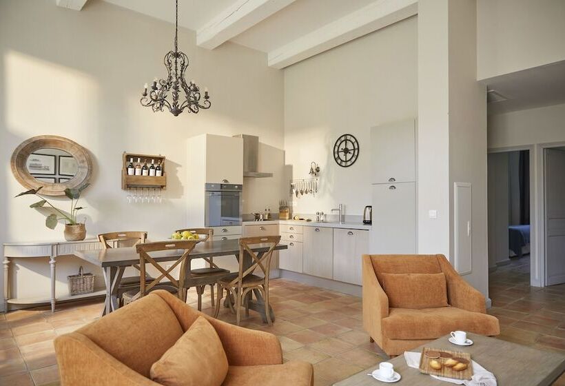 فندق Château Les Carrasses