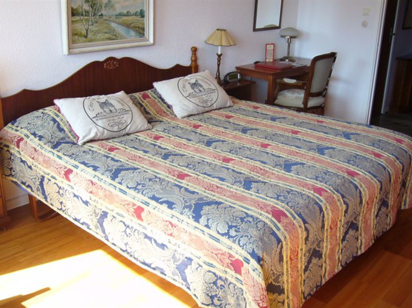 בית מלון כפרי Continental