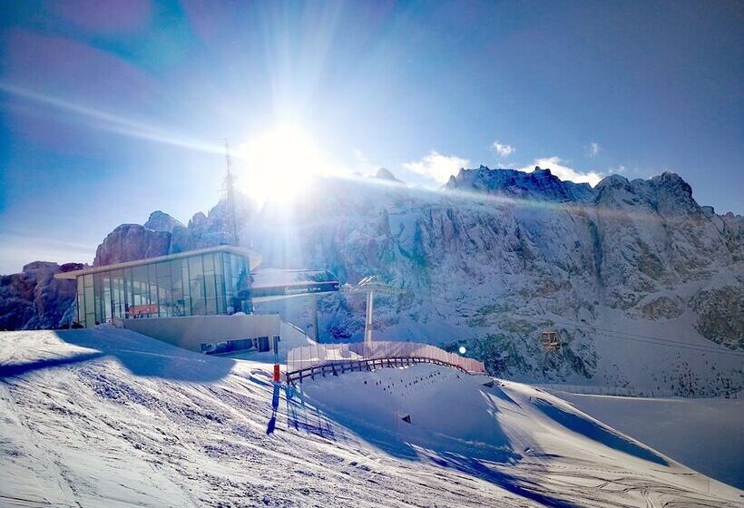 Отель Continental Dolomites