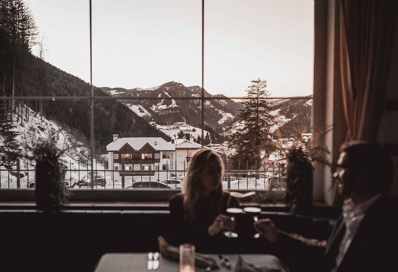 Отель Continental Dolomites