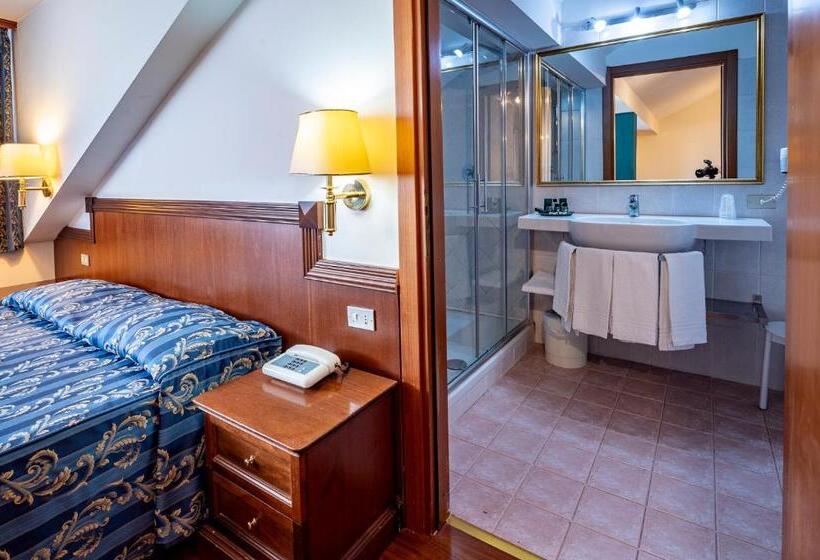 فندق Corona & Spa