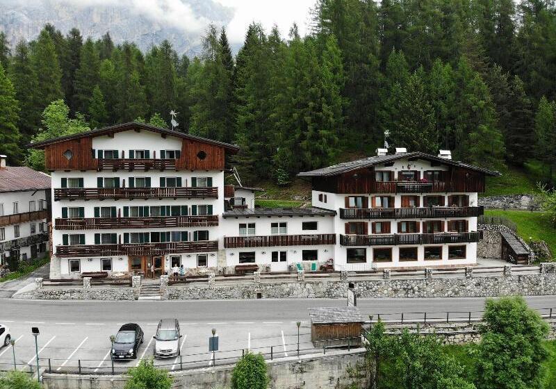 Отель Des Alpes