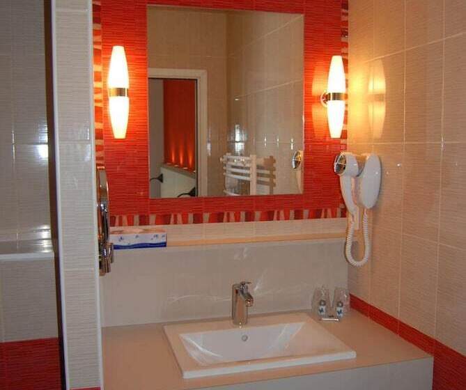 Отель Domaine Le Martinet, The Originals Relais