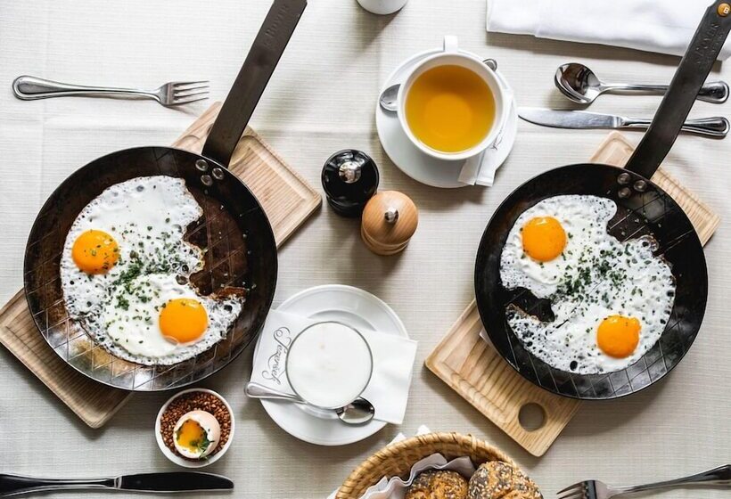 هتل Dvor Jezersek Brnik