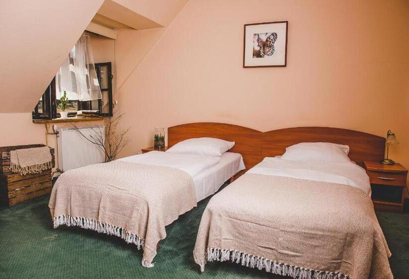 בית מלון כפרי Dworek Karłów