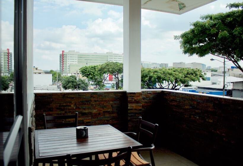 호텔 Es En Guayaquil   Suites Guayaquil Cerca Del Aeropuerto