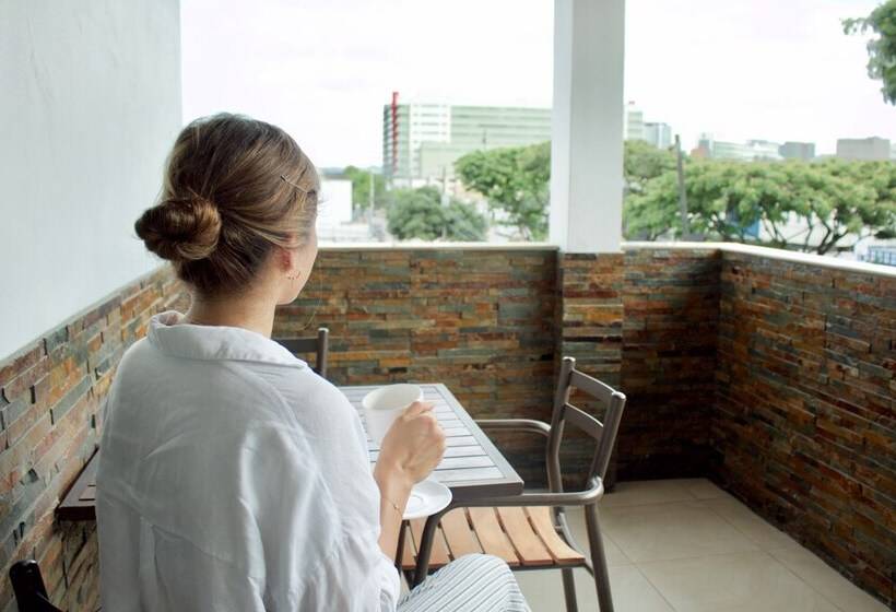 호텔 Es En Guayaquil   Suites Guayaquil Cerca Del Aeropuerto