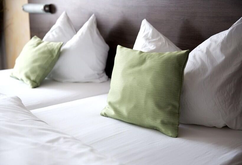 בית מלון כפרי Garni Goldene Traube