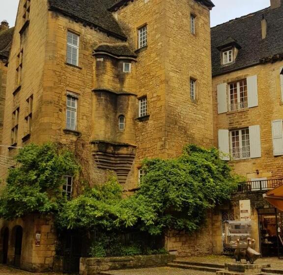 فندق Hôtel Confort Le Moulin Rouge