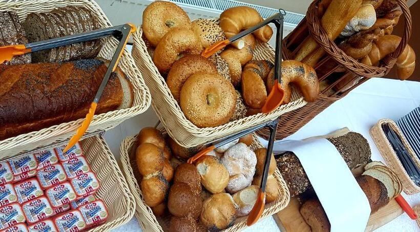 Отель Gromada Pila