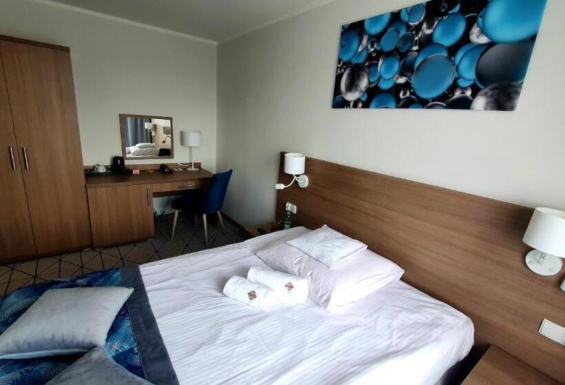 Отель Gromada Pila