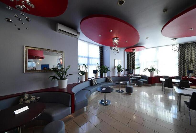 Отель Gromada Pila