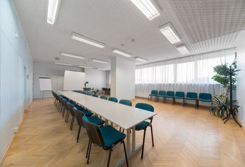 Отель Gromada Pila