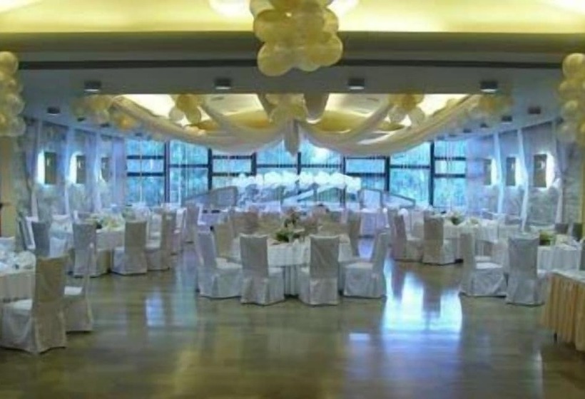 Отель Gromada Pila