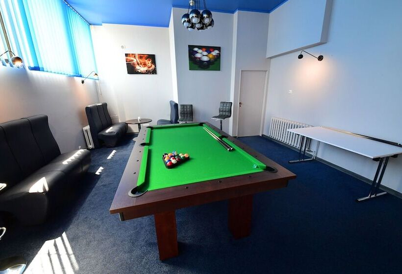 Отель Gromada Pila