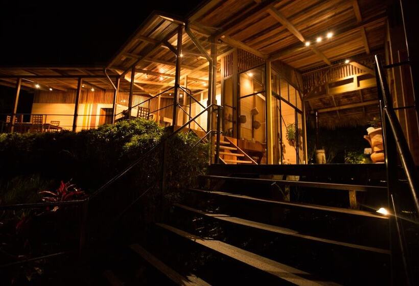 هتل Hamadryade Lodge