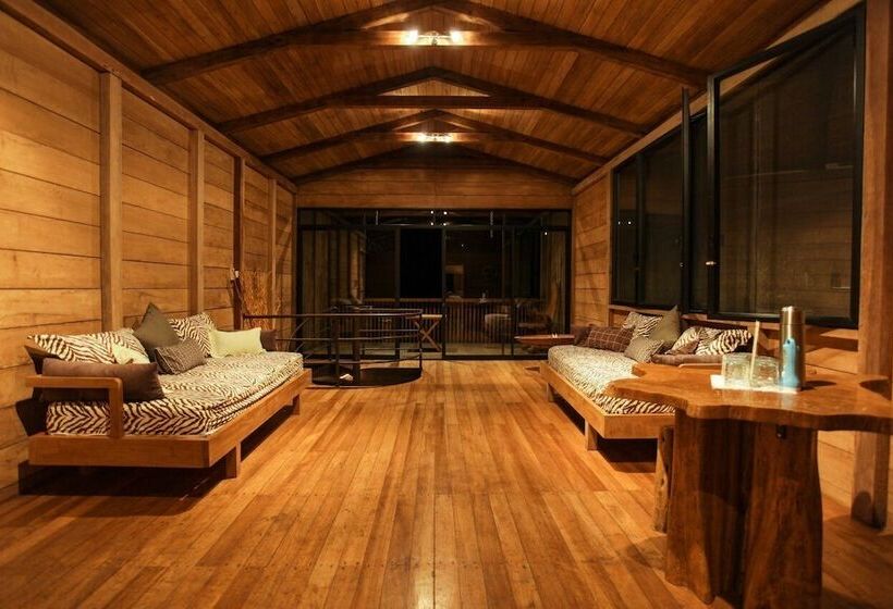 هتل Hamadryade Lodge