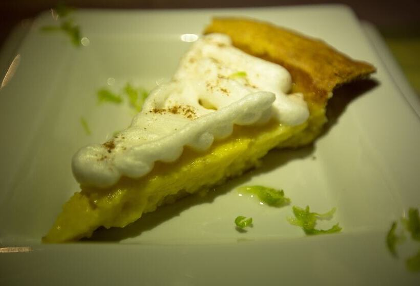 هتل Hamadryade Lodge